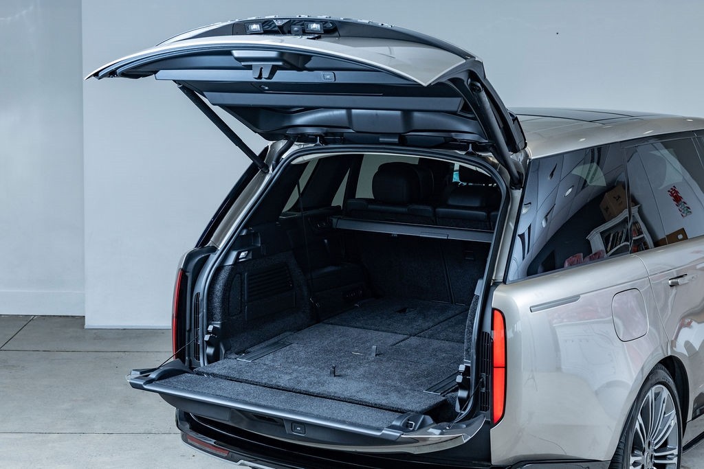 Land Rover Range Rover P530 Autobiography LWB 7 Seater