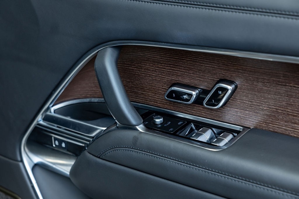 Land Rover Range Rover P530 Autobiography LWB 7 Seater