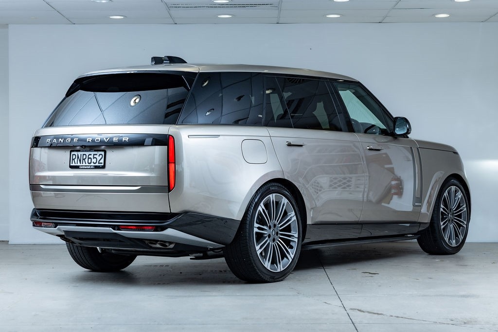 Land Rover Range Rover P530 Autobiography LWB 7 Seater