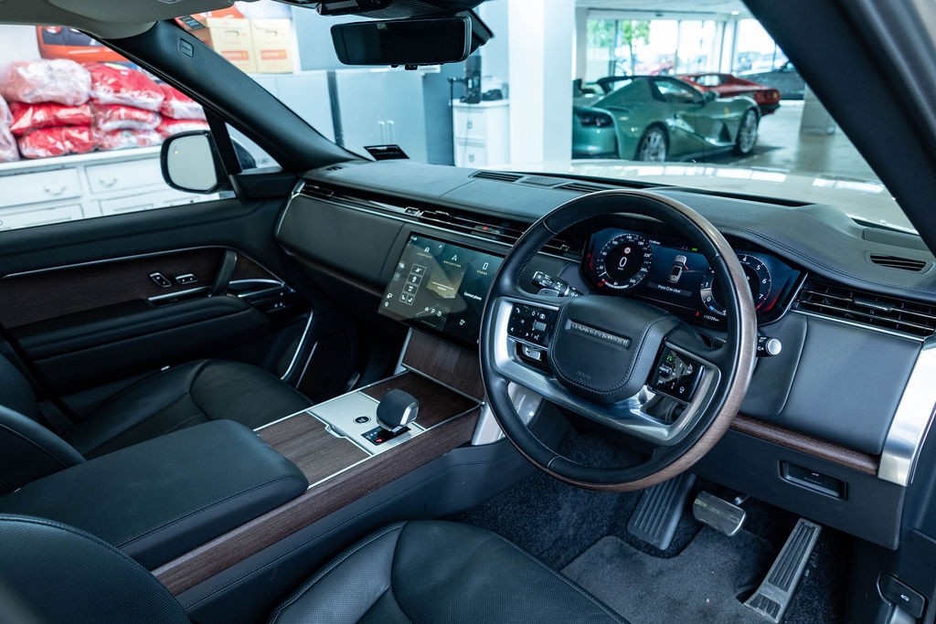 Land Rover Range Rover P530 Autobiography LWB 7 Seater