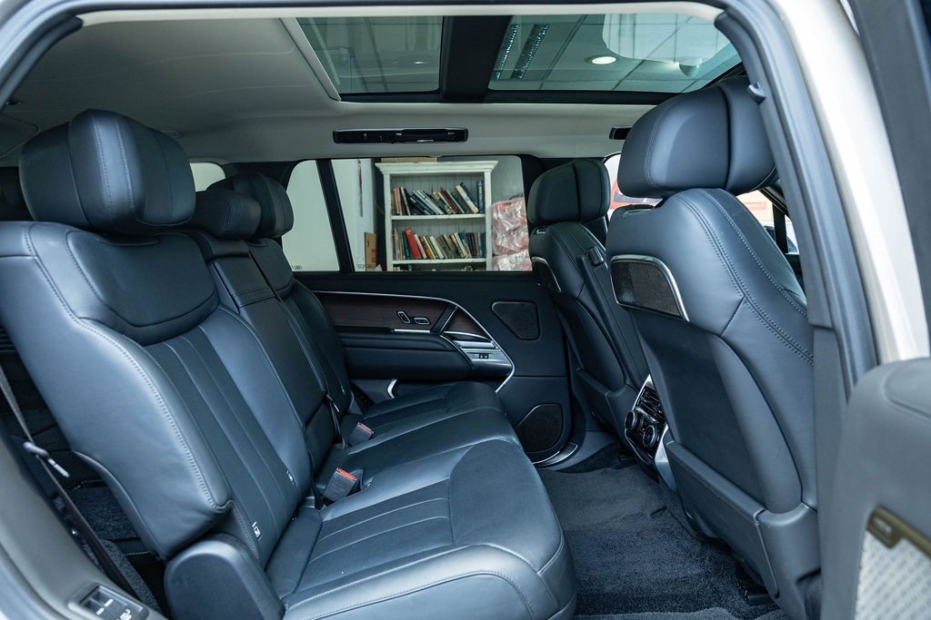 Land Rover Range Rover P530 Autobiography LWB 7 Seater
