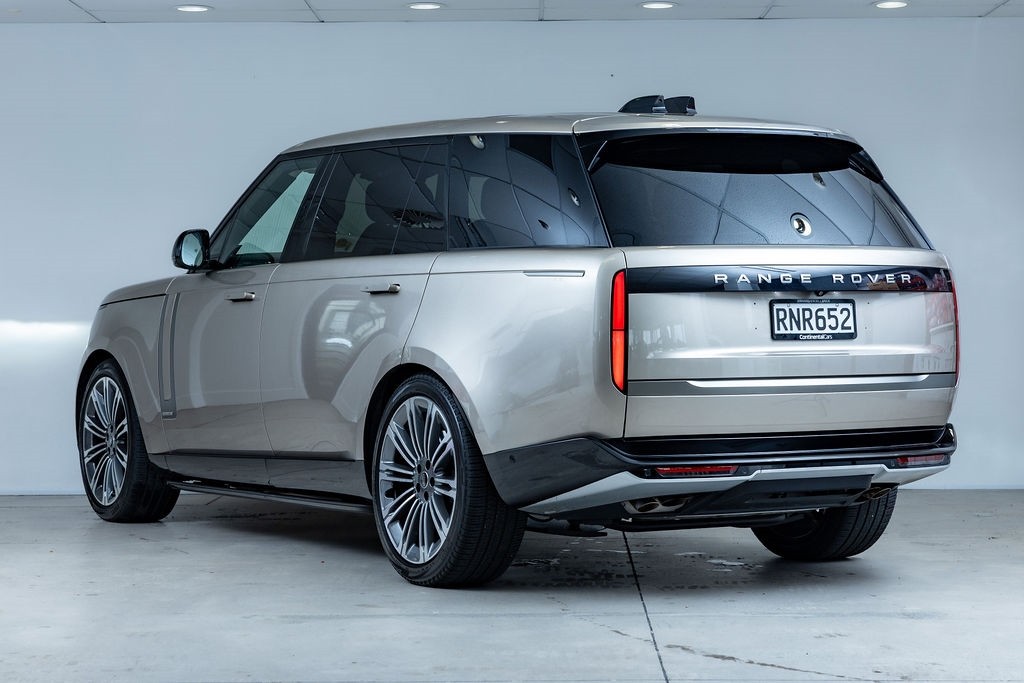 Land Rover Range Rover P530 Autobiography LWB 7 Seater