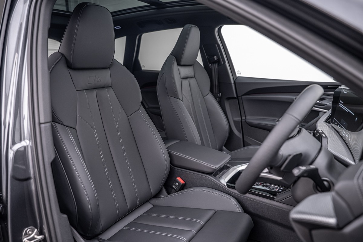 Audi Q5 E-HYBRID S LINE