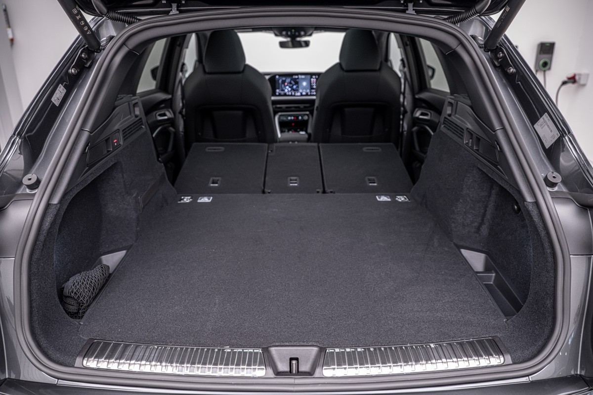 Audi Q5 E-HYBRID S LINE