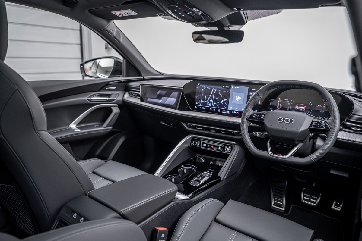 Audi Q5 E-HYBRID S LINE