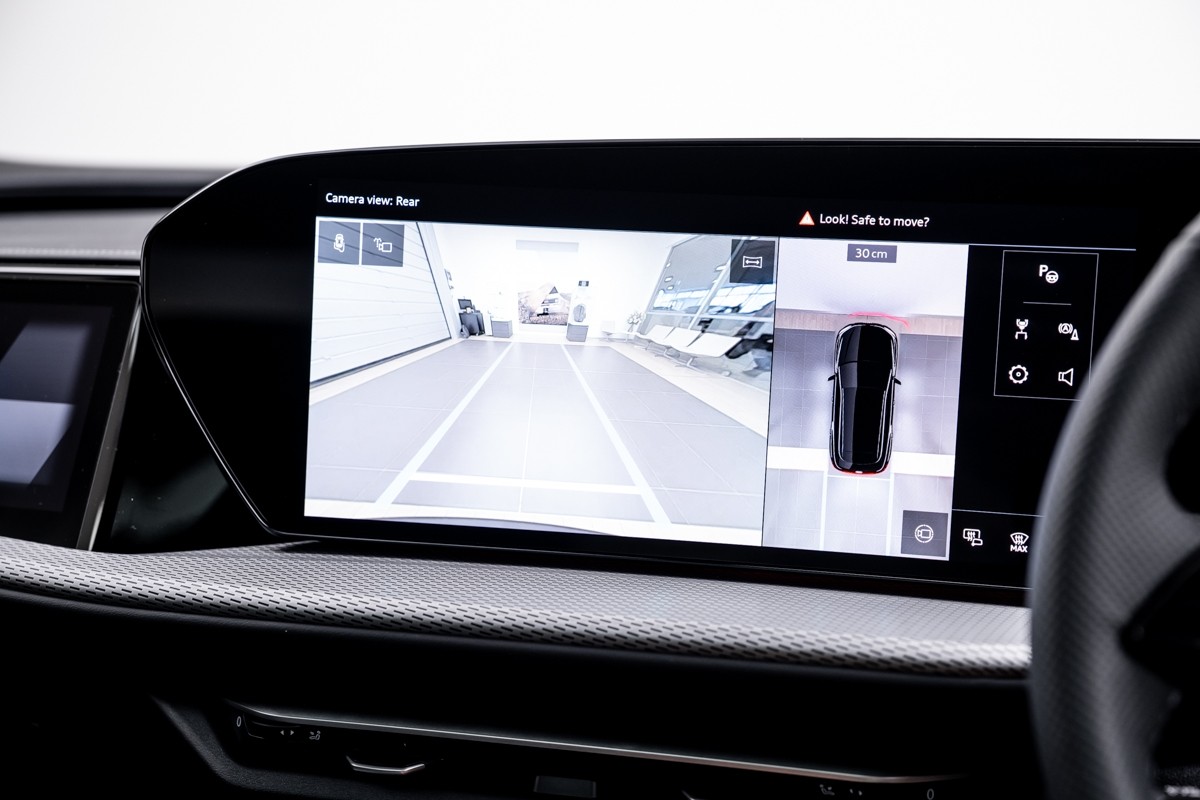 Audi Q5 E-HYBRID S LINE