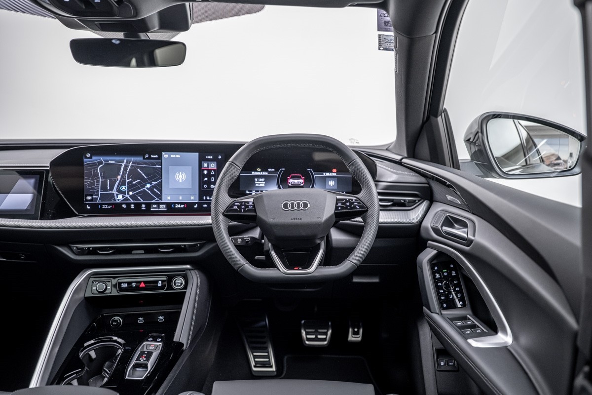 Audi Q5 E-HYBRID S LINE