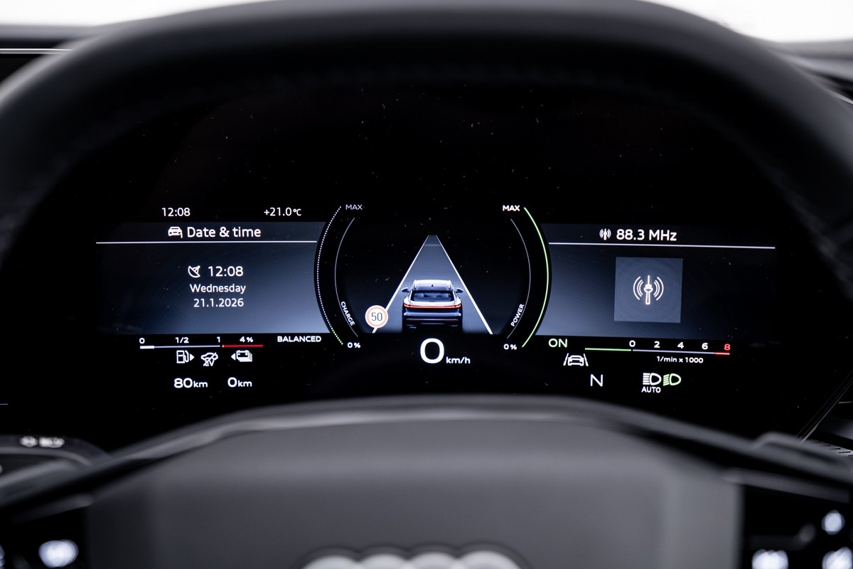 Audi Q5 E-HYBRID S LINE