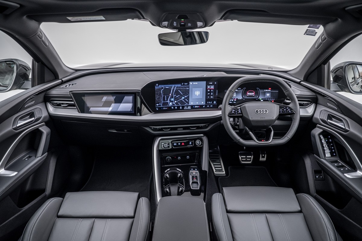 Audi Q5 E-HYBRID S LINE