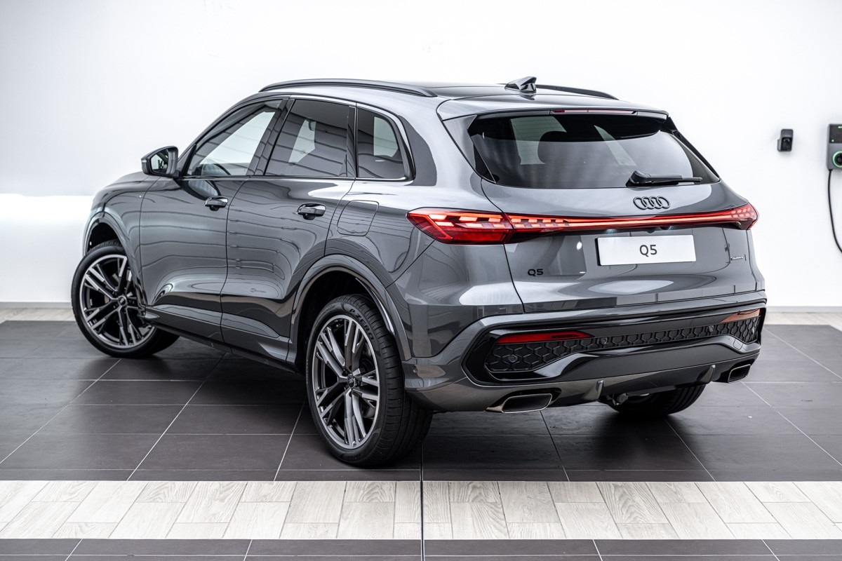 Audi Q5 E-HYBRID S LINE