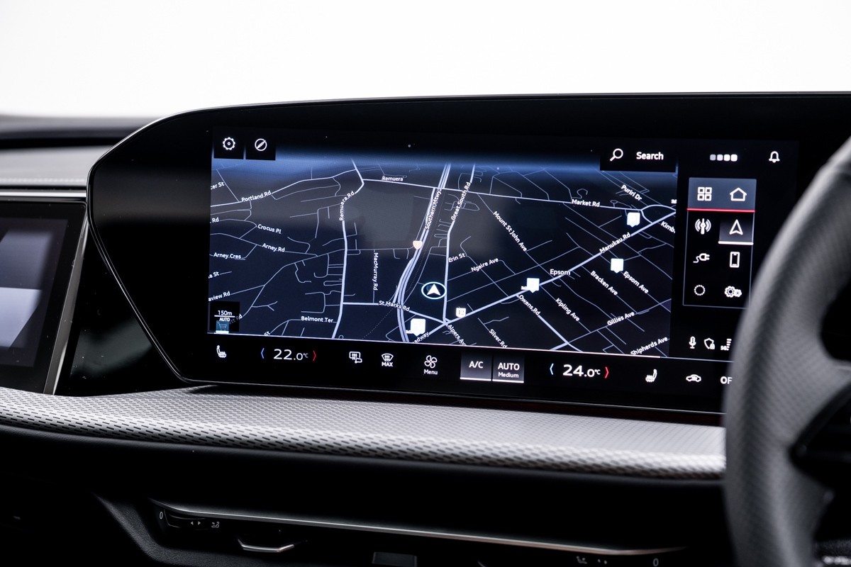 Audi Q5 E-HYBRID S LINE