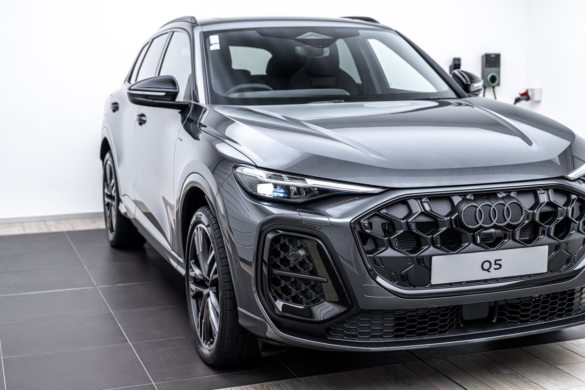 Audi Q5 E-HYBRID S LINE