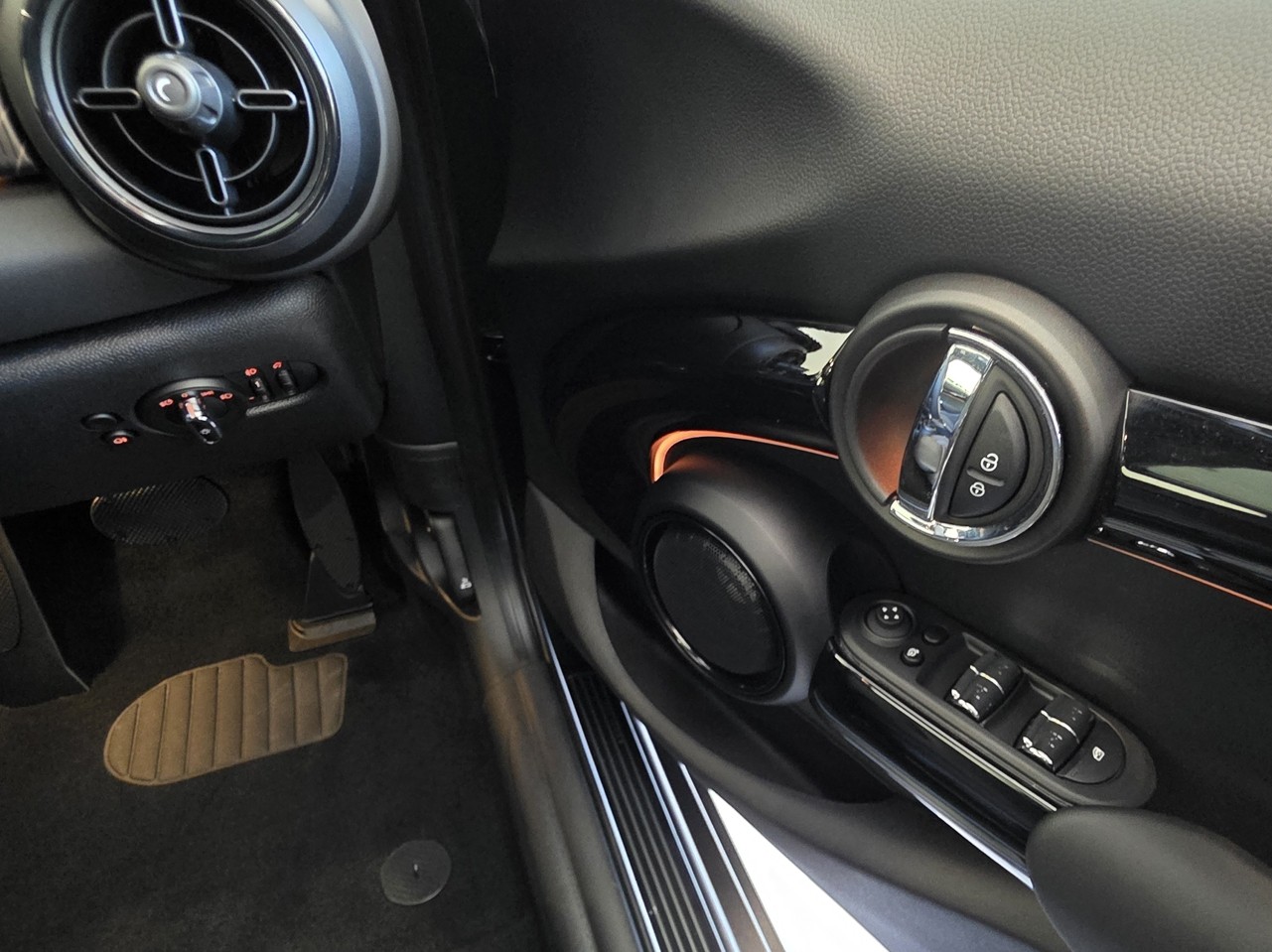 MINI Cooper 5-Dr Hatch The Cooper Resolute