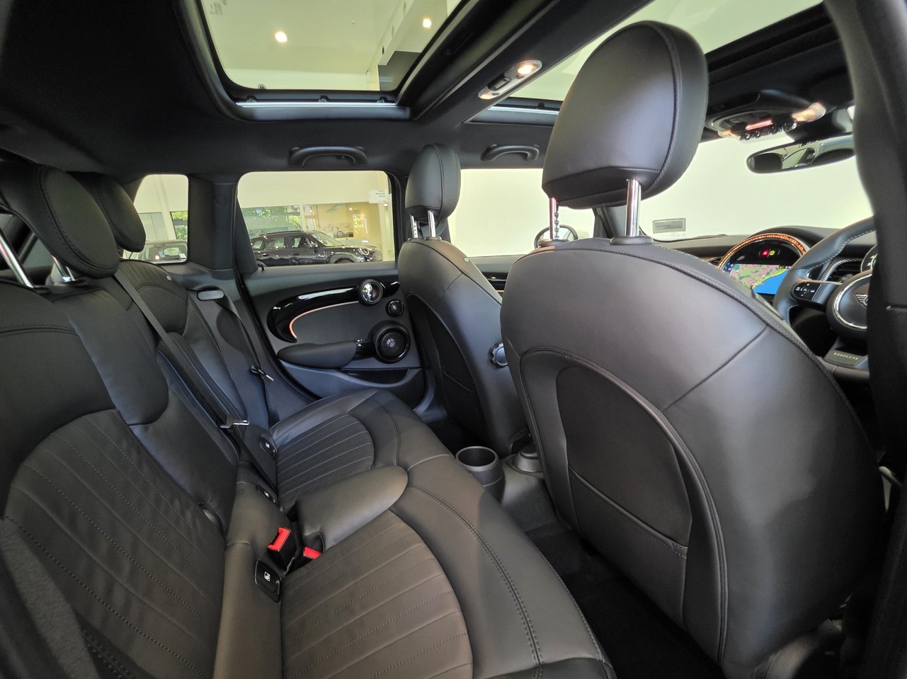 MINI Cooper 5-Dr Hatch The Cooper Resolute