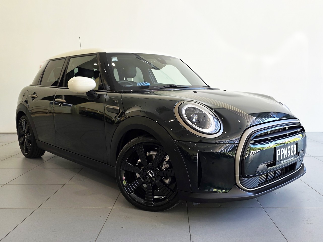 MINI Cooper 5-Dr Hatch The Cooper Resolute
