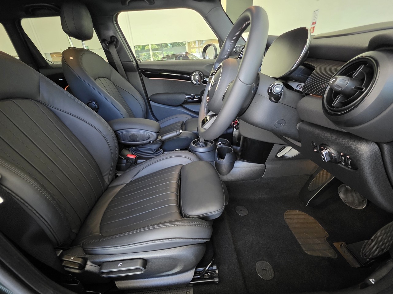 MINI Cooper 5-Dr Hatch The Cooper Resolute