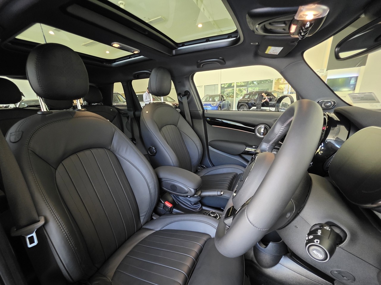 MINI Cooper 5-Dr Hatch The Cooper Resolute