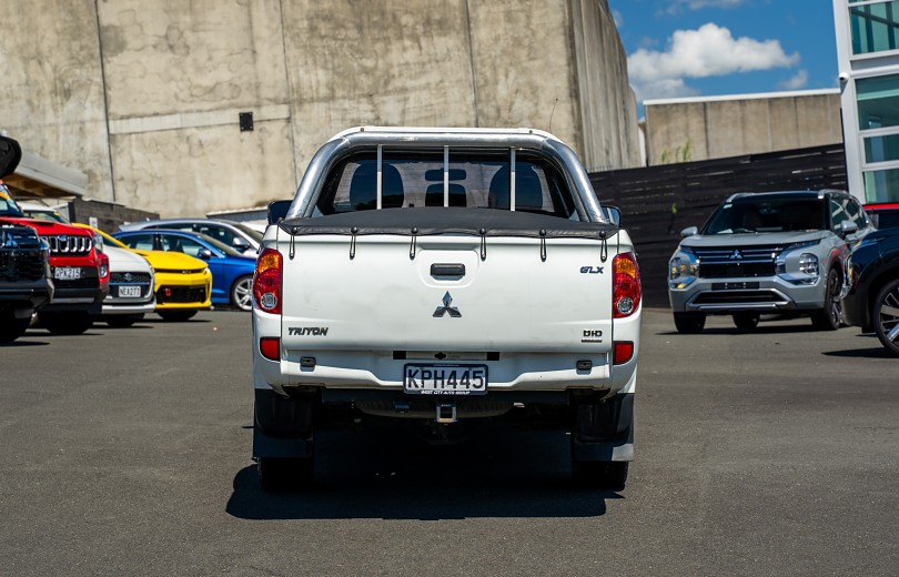 2012 Mitsubishi Triton 4