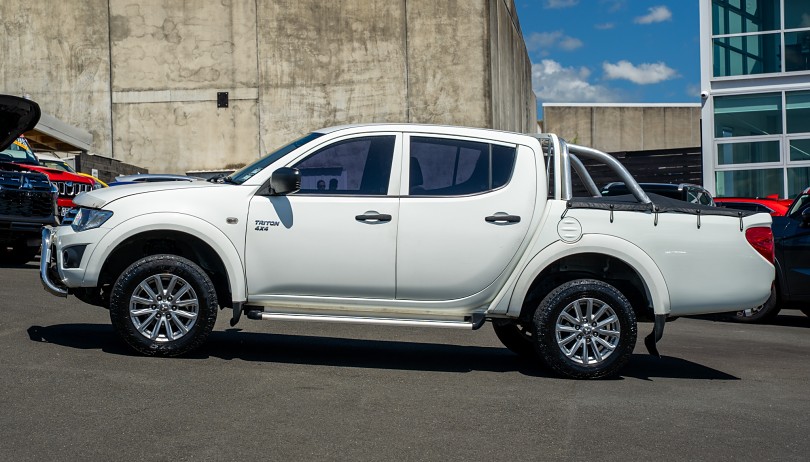 2012 Mitsubishi Triton 5