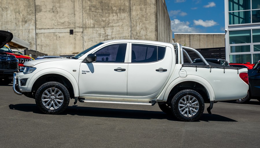 2012 Mitsubishi Triton 5