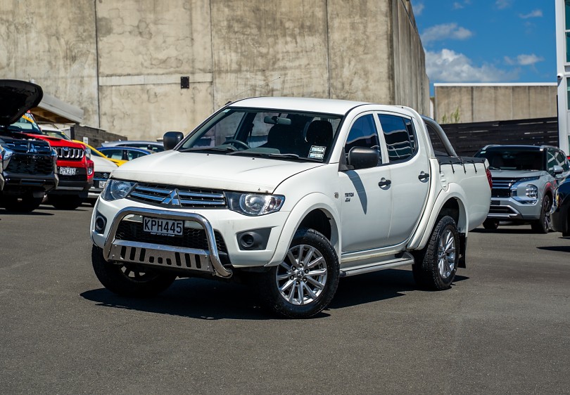 2012 Mitsubishi Triton 1
