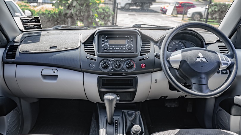 2012 Mitsubishi Triton 10