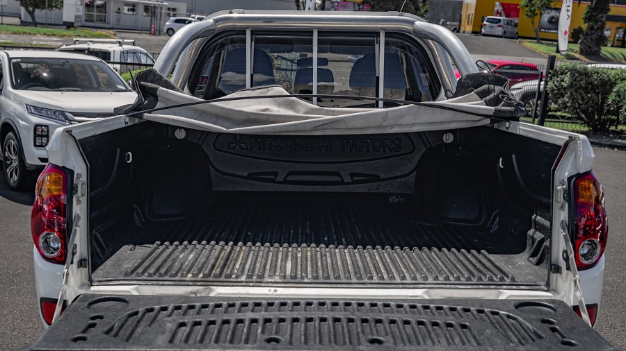 2012 Mitsubishi Triton 18