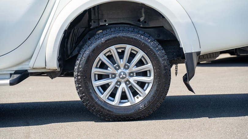 2012 Mitsubishi Triton 7