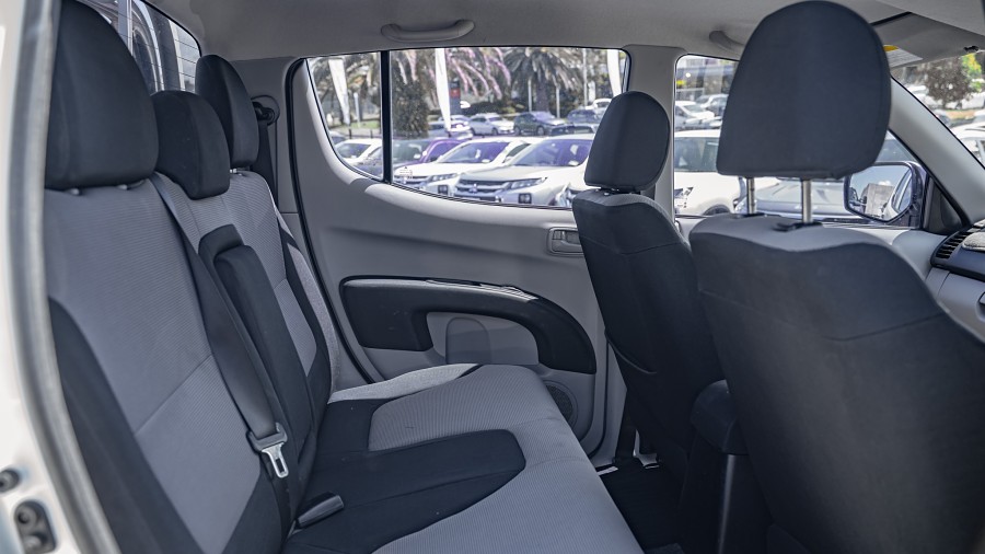 2012 Mitsubishi Triton 17