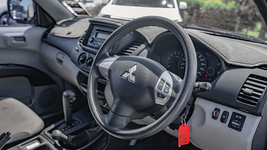 2012 Mitsubishi Triton 9