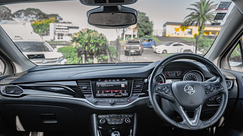 2017 Holden Astra 10