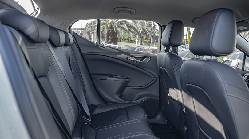 2017 Holden Astra 17