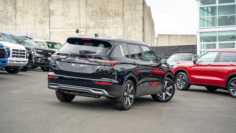 2026 Mitsubishi Outlander 2