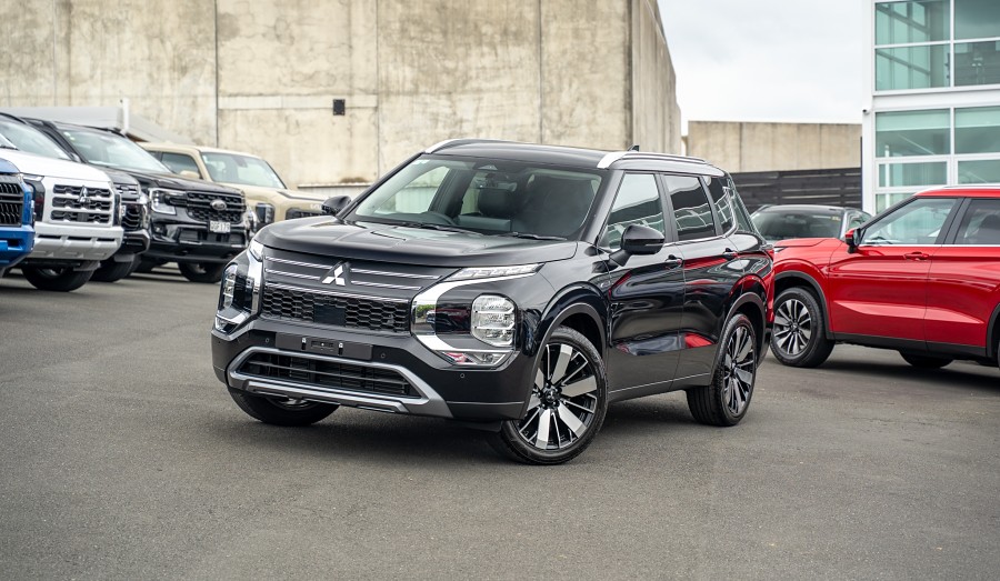 2026 Mitsubishi Outlander 1