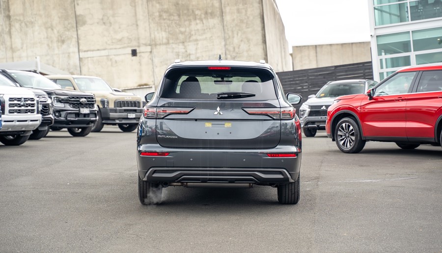 2026 Mitsubishi Outlander 4