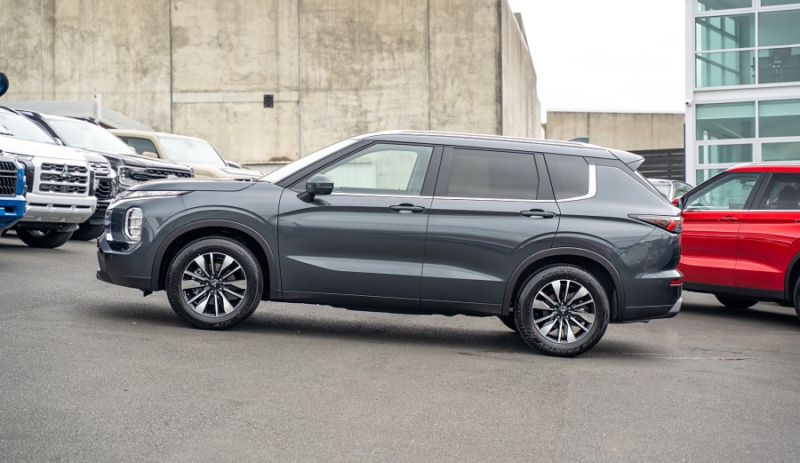 2026 Mitsubishi Outlander 5