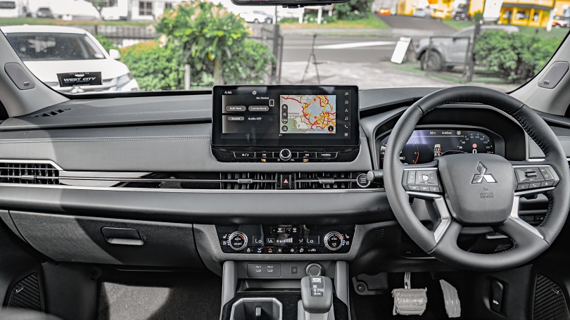 2026 Mitsubishi Outlander 8