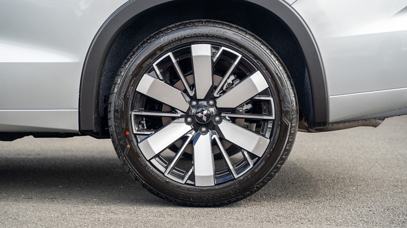 2026 Mitsubishi Outlander 7