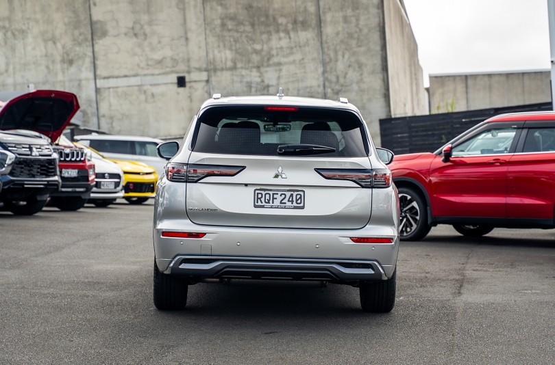 2026 Mitsubishi Outlander 4