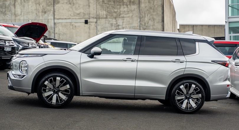 2026 Mitsubishi Outlander 5