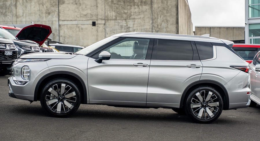 2026 Mitsubishi Outlander 5