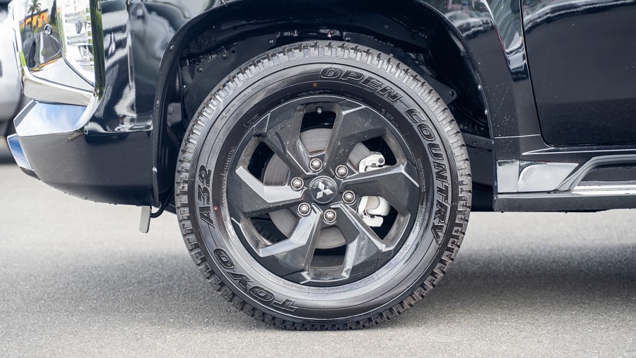 2026 Mitsubishi Pajero Sport 6