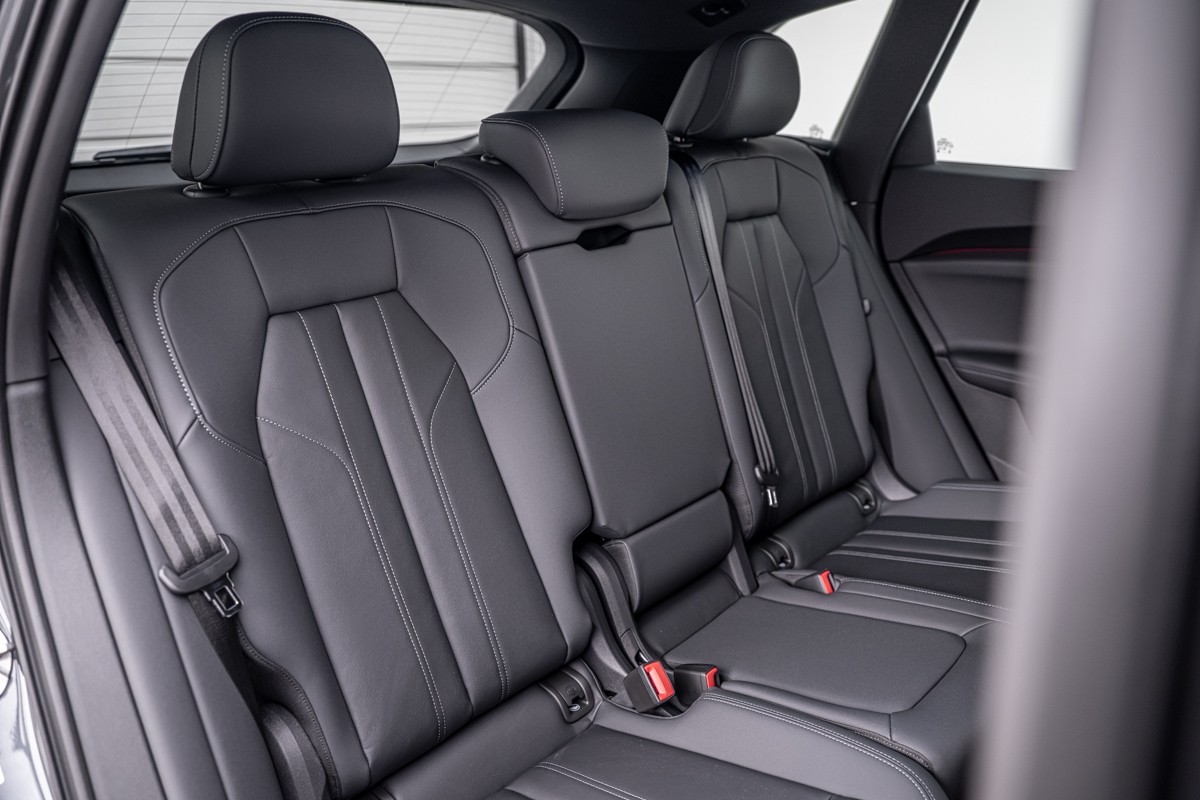 Audi Q5 E-HYBRID S LINE