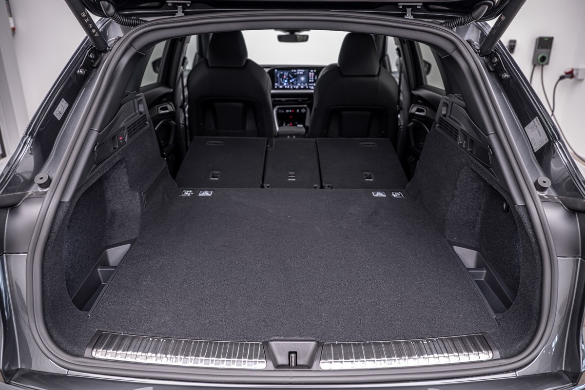 Audi Q5 E-HYBRID S LINE