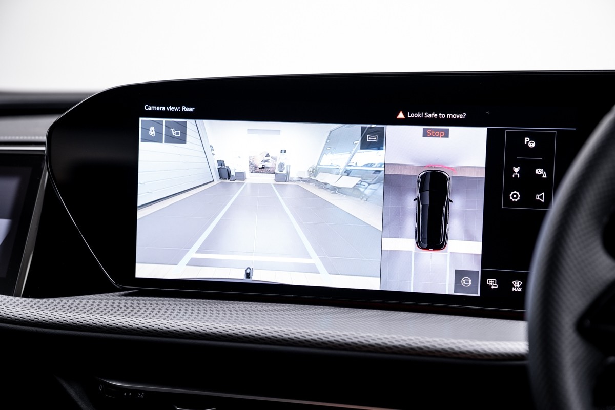 Audi Q5 E-HYBRID S LINE