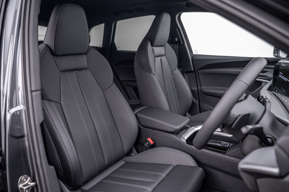 Audi Q5 E-HYBRID S LINE