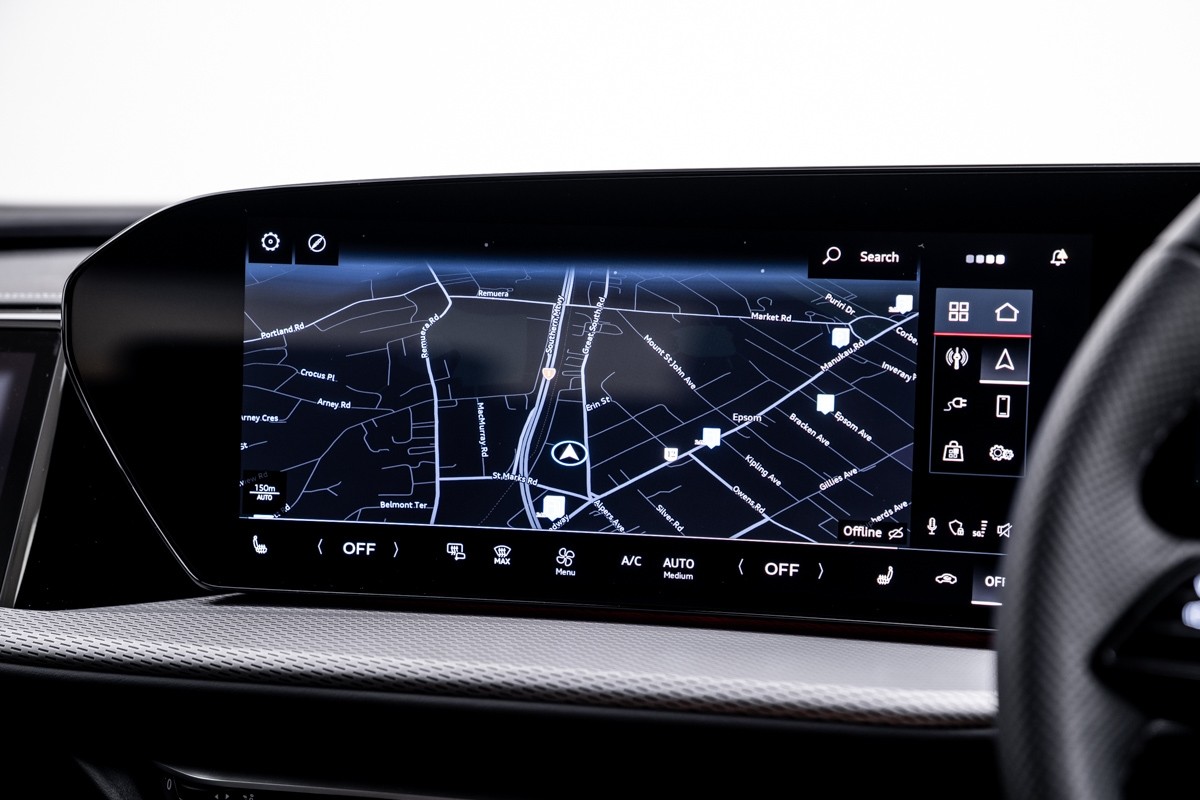 Audi Q5 E-HYBRID S LINE