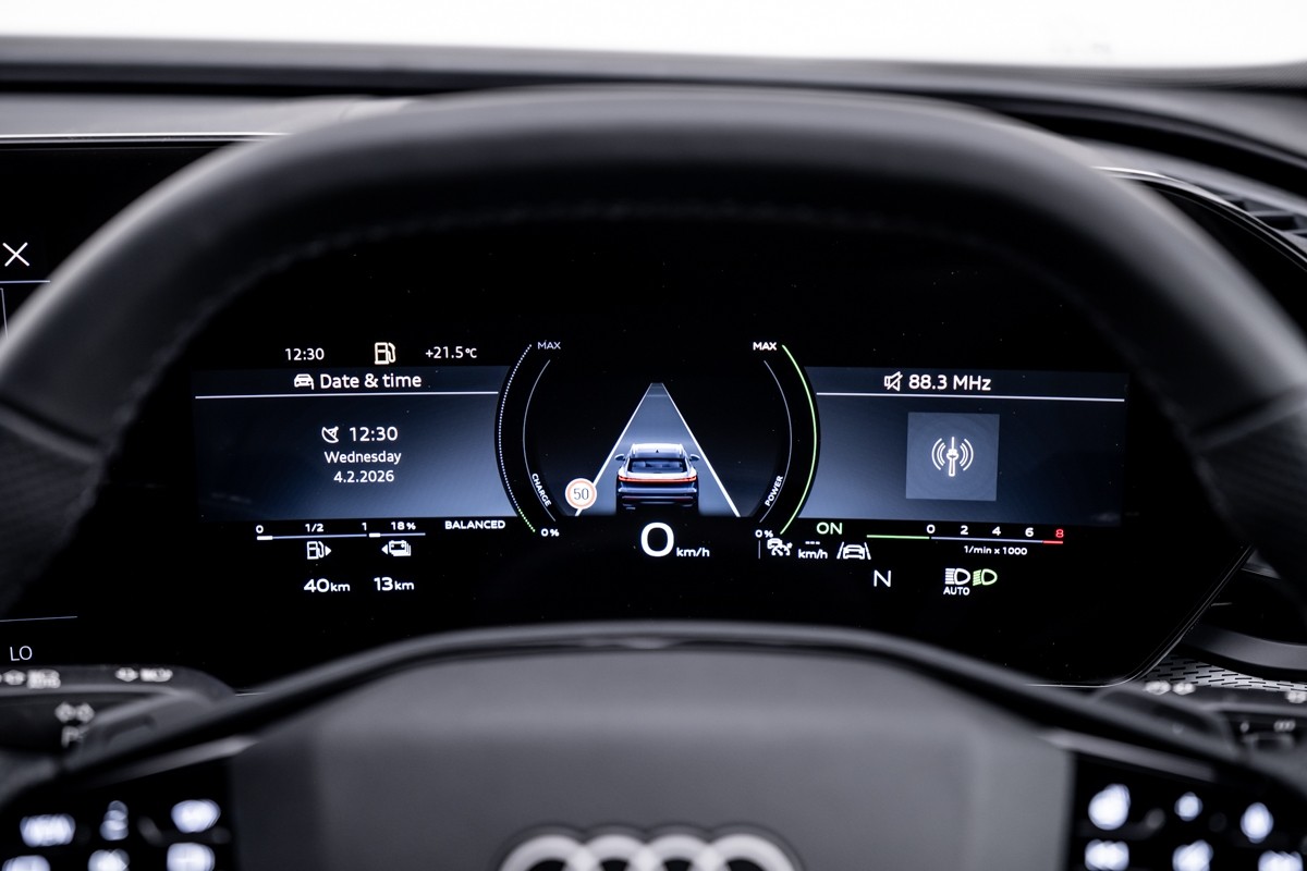 Audi Q5 E-HYBRID S LINE