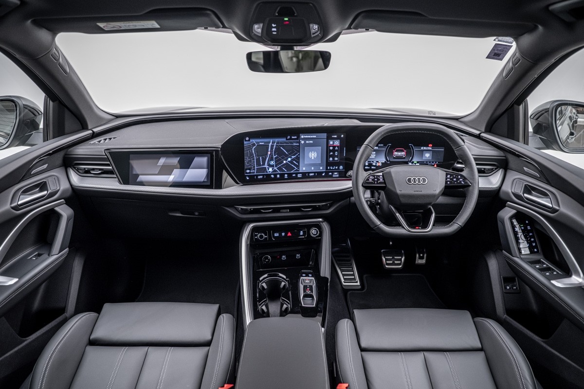 Audi Q5 E-HYBRID S LINE