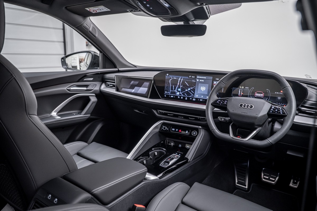 Audi Q5 E-HYBRID S LINE